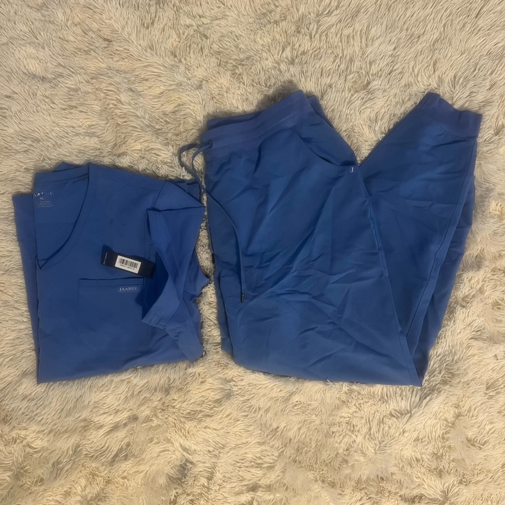 Jaanuu scrub set